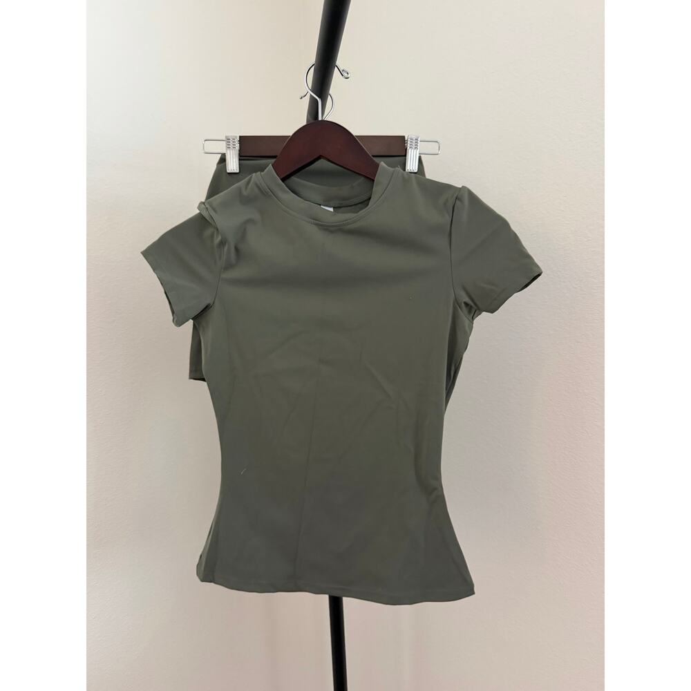 TikTok viral 2 piece olive green shorts T-shirt set sz medium - Picture 2 of 4